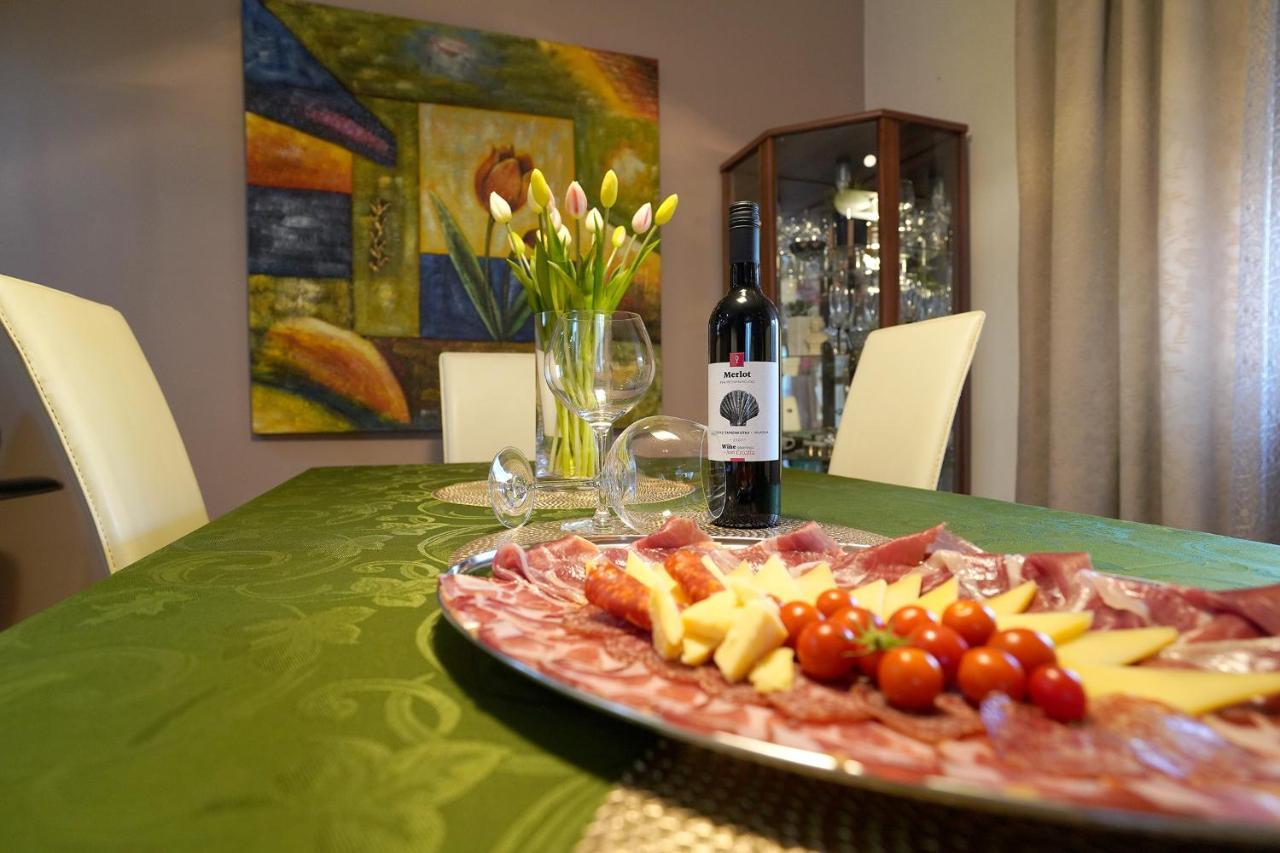 Villa Tago With Heated New Pool Kaštela Екстериор снимка