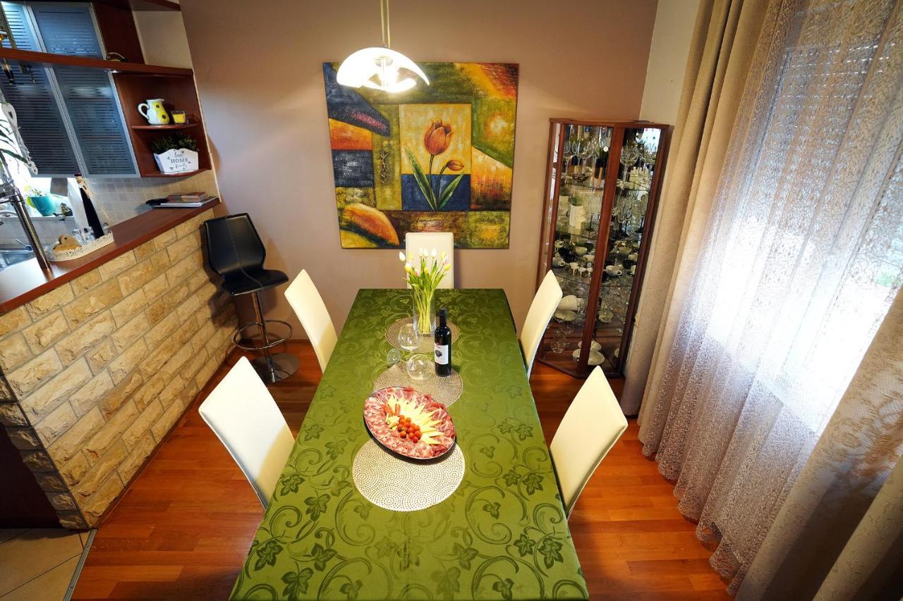 Villa Tago With Heated New Pool Kaštela Екстериор снимка