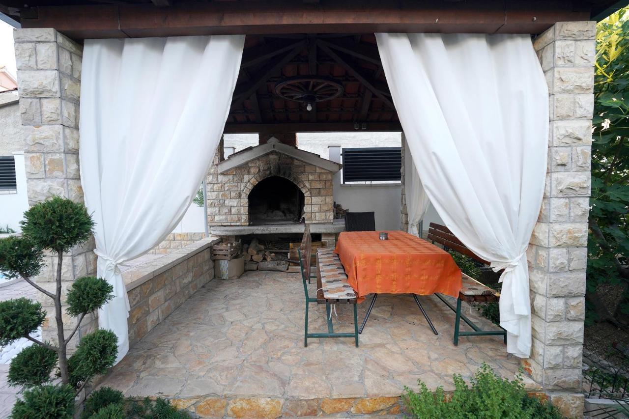 Villa Tago With Heated New Pool Kaštela Екстериор снимка